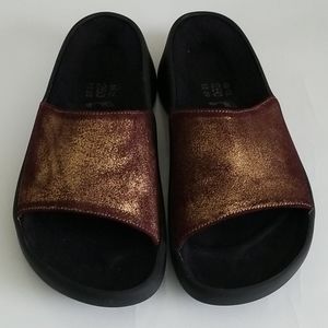 Tatami by Birkenstock Gold & Black Slides Size 8